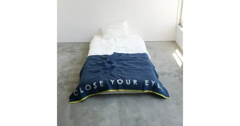 【ふるさと納税】CLOSE YOUR EYES wool blanket ハーフケット｜敬老の日 お歳暮 贈答品 ギフト 誕生日 プレゼント 贈り物 父の日 母の日 クリスマス お見舞 [3094]